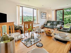 Ruang duduk di 2 Bed in Gower 40481