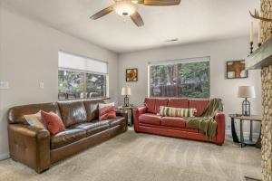 Fotografie z fotogalerie ubytování Pine-Time Retreat Near Downtown with Hot Tub! v destinaci Flagstaff