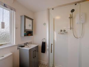 Ένα μπάνιο στο 1 Bed in Whitegate 91266 +21 φωτογραφίες