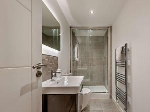 Ένα μπάνιο στο 4 Bed in Llandovery 90307 +29 φωτογραφίες