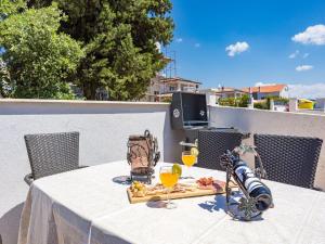 Thức uống tại Modern Rscape with Pool