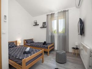 TV/trung tâm giải trí tại Modern Rscape with Pool