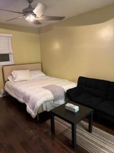 Ένα ή περισσότερα κρεβάτια σε δωμάτιο στο Chapman +4 φωτογραφίες