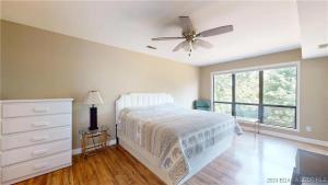 Postel nebo postele na pokoji v ubytování Lake Ozark at Regalia Resort Spacious 3 Bedroom Condo