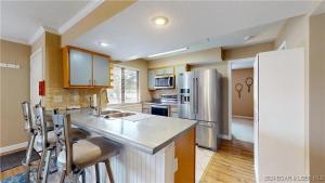 Kuchyň nebo kuchyňský kout v ubytování Lake Ozark at Regalia Resort Spacious 3 Bedroom Condo + 17 fotografií