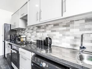 Kuchyň nebo kuchyňský kout v ubytování Sea View Apartment One - Uk36846