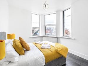 Postel nebo postele na pokoji v ubytování Sea View Apartment One - Uk36846 + 21 fotografií