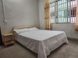 Postel nebo postele na pokoji v ubytování Close to Huangjin Airport, West High-speed Railway Station, and convenient homestay at Zheshan resettlement site
