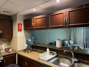 a kitchen with wooden cabinets and a sink at شقه ليالي المارينا اطلاله بحريه عوائل in King Abdullah Economic City