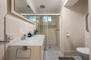 Ένα μπάνιο στο Pelican Pad 17 Sturt Street SWR +12 φωτογραφίες
