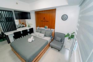 Istumisnurk majutusasutuses The Aces Crib at Azure North Pampanga