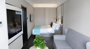 TV a/nebo společenská místnost v ubytování Xana Lite·Zhangjiakou Baozili Resort