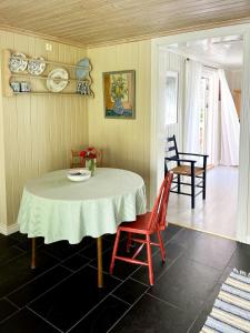 Fotografie z fotogalerie ubytování Cosy Guest House By The Coastal Path In Larkollen v destinaci Laurkollen + 16 fotografií