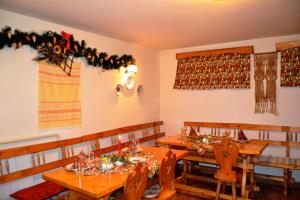Reštaurácia alebo iné gastronomické zariadenie v ubytovaní Penzion Alfa Tatry