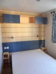 Ένα ή περισσότερα κρεβάτια σε δωμάτιο στο Camping 4 étoiles - Piscine - ccbbihi