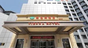a building with a sign that reads vinya hotel at Vienna Hotel Shenyang Central Street in Shenyang