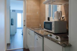 Kuchyňa alebo kuchynka v ubytovaní Aparthotel Atenea Calabria