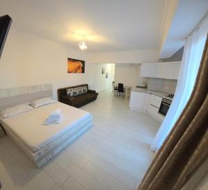 En eller flere senge i et værelse på C&Y Apartments Metropol