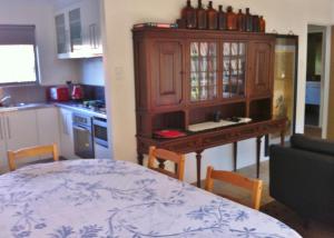 Una cocina o cocineta en Mt Lawley Garden Apartment