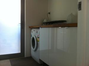 a washer and dryer in a small room at Mt Lawley Garden Apartment in Perth