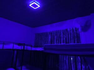 Postel nebo postele na pokoji v ubytování J hostel kandy