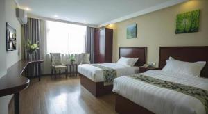 Ένα ή περισσότερα κρεβάτια σε δωμάτιο στο GreenTree Inn Taizhou Gaogang District Business Hotel