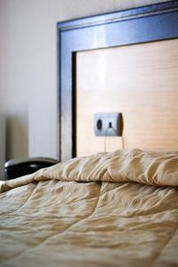 Llit o llits en una habitació de Aposperides Hotel