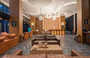 Χώρος καθιστικού στο C223 Condo 1BR Suite with Rooftop Pool 1km to Beach