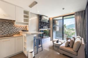 Η κουζίνα ή μικρή κουζίνα στο C223 Condo 1BR Suite with Rooftop Pool 1km to Beach
