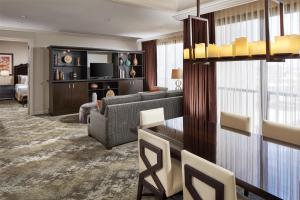 Posezení v ubytování Hyatt Regency Tulsa Downtown