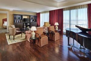 Posezení v ubytování Hyatt Regency Tulsa Downtown