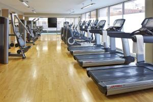 Fitness centrum a/nebo fitness zařízení v ubytování Hyatt Regency Tulsa Downtown