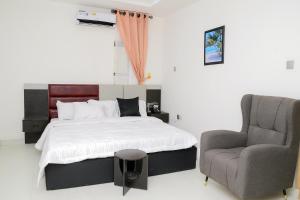 Postel nebo postele na pokoji v ubytování Exodus Resort& Suites
