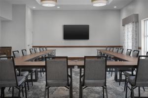 希尔顿维罗海滩市区汉普顿套房酒店 商务区和/或会议室