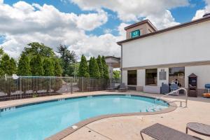 a swimming pool in front of a building at Quality Inn & Suites NJ State Capital Area in Morrisville
