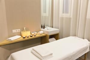 Lázně a/nebo wellness v ubytování Alexandra Barcelona Hotel, Curio Collection by Hilton