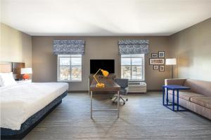 Hampton Inn And Suites Logan, Ut客房内的一张或多张床位