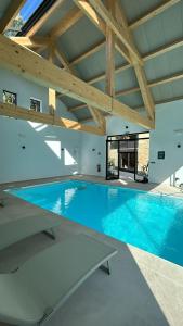 Swimmingpoolen hos eller tæt på Arume Rural House