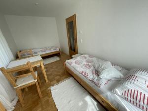 Postel nebo postele na pokoji v ubytování Holiday home at Linsendorfer See