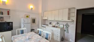 Η κουζίνα ή μικρή κουζίνα στο Apartments BEVANDA