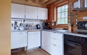 Φωτογραφία από το άλμπουμ του 2 Bedroom Gorgeous Home In Varaldsøy σε Skjelnes