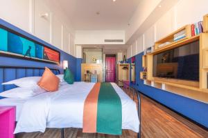 Postel nebo postele na pokoji v ubytování Happy Inn-Xinzheng International Airport Branch喜鹊愉家连锁酒店-机场店