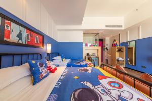 Postel nebo postele na pokoji v ubytování Happy Inn-Xinzheng International Airport Branch喜鹊愉家连锁酒店-机场店