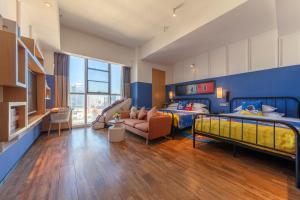 Postel nebo postele na pokoji v ubytování Happy Inn-Xinzheng International Airport Branch喜鹊愉家连锁酒店-机场店