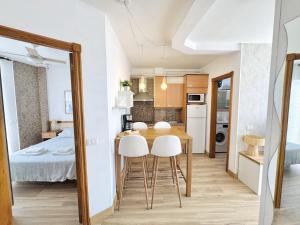 Apartamentos Ohana - Edificio Tonillo的厨房或小厨房