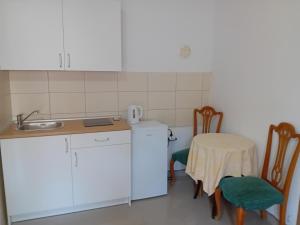 Kjøkken eller kjøkkenkrok på Zeravica Rooms B&B