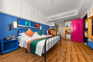 Postel nebo postele na pokoji v ubytování Happy Inn-Xinzheng International Airport Branch喜鹊愉家连锁酒店-机场店