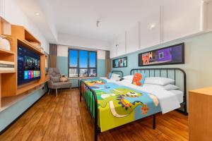 Postel nebo postele na pokoji v ubytování Happy Inn-Xinzheng International Airport Branch喜鹊愉家连锁酒店-机场店