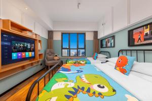 Postel nebo postele na pokoji v ubytování Happy Inn-Xinzheng International Airport Branch喜鹊愉家连锁酒店-机场店