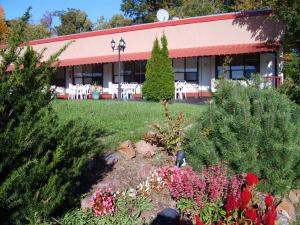 Taman di luar Capricorn Motel Royale 1000 Islands